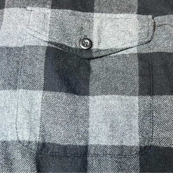 American Eagle Super Soft Flannel Shirt Black Gray Plaid – Size Large - Picture 5 of 8